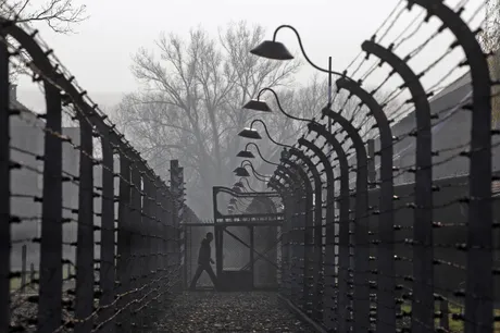 auschwitz.jpg